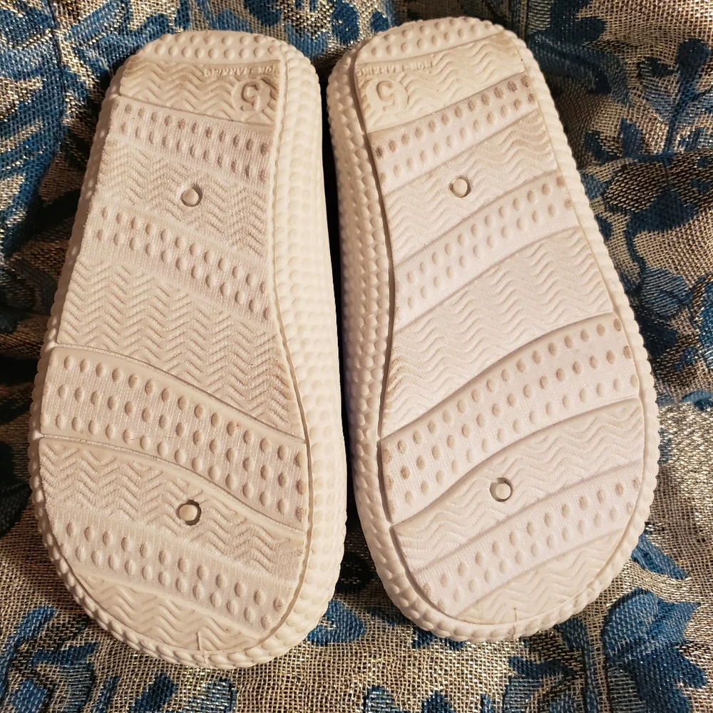 Swim/ Athletic Blue And White Theo Shoes  NWOT Cat & Jack Toddler Size 5